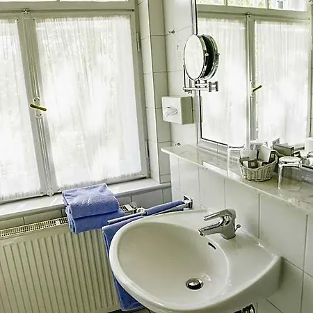 Hotel Gautinger Hof - Ruhig Im Fuenf-seen-land Nahe S-bahn Und Muenchen Gauting