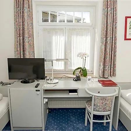 Gautinger Hof - Ruhig Im Fuenf-seen-land Nahe S-bahn Und Muenchen Hotel Gauting
