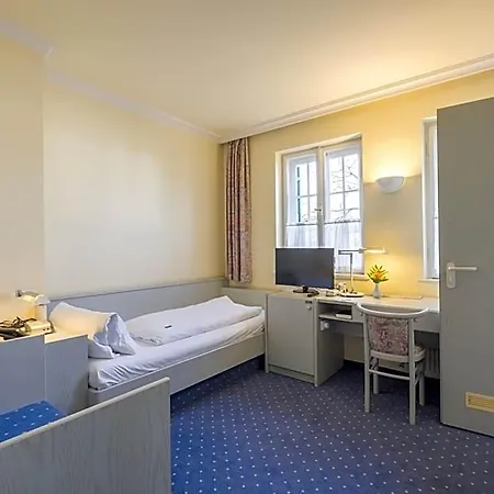 Hotel Gautinger Hof - Ruhig Im Fuenf-seen-land Nahe S-bahn Und Muenchen Gauting